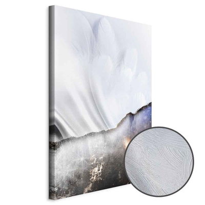Schuin productaanzicht van Guardian angel. Het motief loopt door over de randen van het canvas. Een ronde detailopname toont het reliëf van het geloppervlak.
