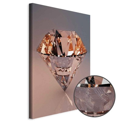 Schuin productaanzicht van Costly diamond. Het motief loopt door over de randen van het canvas. Een ronde detailopname toont het reliëf van het geloppervlak.