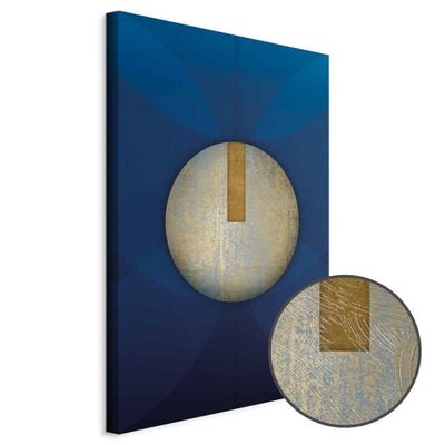 Schuin productaanzicht van In the shadow of classic. Het motief loopt door over de randen van het canvas. Een ronde detailopname toont het reliëf van het geloppervlak.