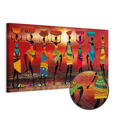 Schuin productaanzicht van African women dancing. Het motief loopt door over de randen van het canvas. Een ronde detailopname toont het reliëf van het geloppervlak.