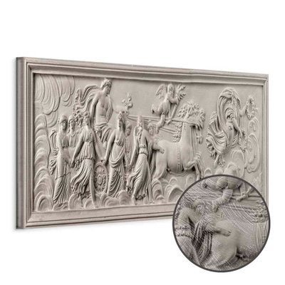 Schuin productaanzicht van Relief apollo and muses. Het motief loopt door over de randen van het canvas. Een ronde detailopname toont het reliëf van het geloppervlak.