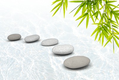 Vooraanzicht van Stone peace wide. De volledige gedrukte compositie is te zien zonder het schuine productaanzicht of de detailopname van het geloppervlak.
