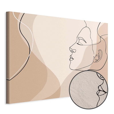 Schuin productaanzicht van Feminine line. Het motief loopt door over de randen van het canvas. Een ronde detailopname toont het reliëf van het geloppervlak.