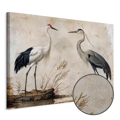 Schuin productaanzicht van Birds from an old engraving. Het motief loopt door over de randen van het canvas. Een ronde detailopname toont het reliëf van het geloppervlak.