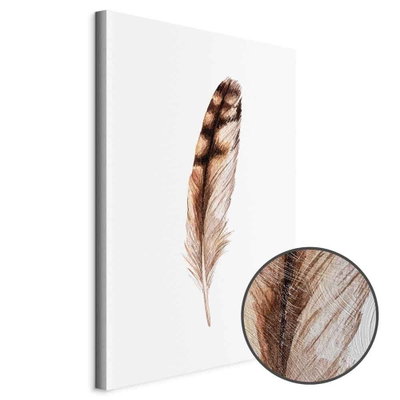 Schuin productaanzicht van Magic feather. Het motief loopt door over de randen van het canvas. Een ronde detailopname toont het reliëf van het geloppervlak.