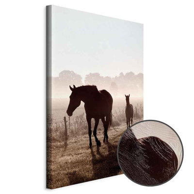 Schuin productaanzicht van Morning of memories. Het motief loopt door over de randen van het canvas. Een ronde detailopname toont het reliëf van het geloppervlak.