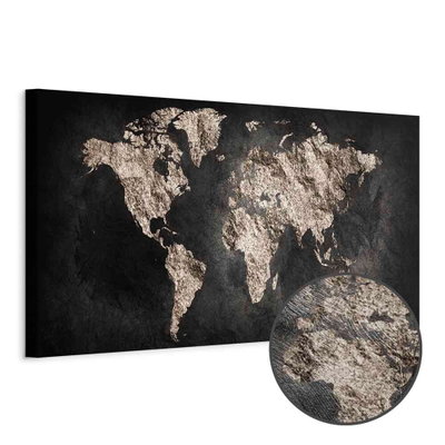 Schuin productaanzicht van World full of secrets. Het motief loopt door over de randen van het canvas. Een ronde detailopname toont het reliëf van het geloppervlak.