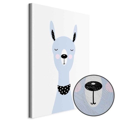 Schuin productaanzicht van Lovely llama. Het motief loopt door over de randen van het canvas. Een ronde detailopname toont het reliëf van het geloppervlak.