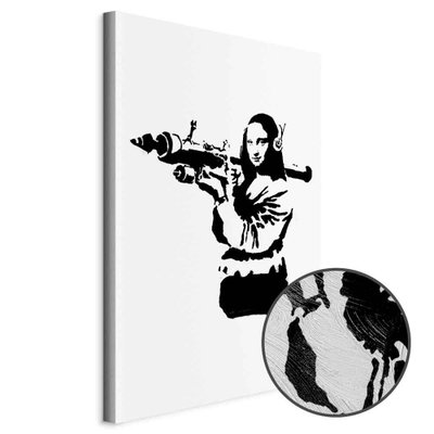 Schuin productaanzicht van Banksy mona lisa with rocket. Het motief loopt door over de randen van het canvas. Een ronde detailopname toont het reliëf van het geloppervlak.