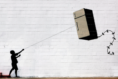 Vooraanzicht van Flying fridge wide. De volledige gedrukte compositie is te zien zonder het schuine productaanzicht of de detailopname van het geloppervlak.