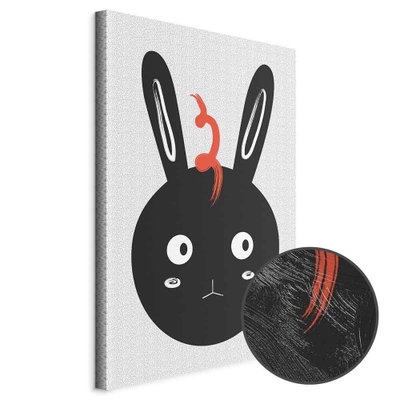 Schuin productaanzicht van Rabbit sees everything. Het motief loopt door over de randen van het canvas. Een ronde detailopname toont het reliëf van het geloppervlak.