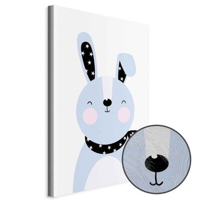 Schuin productaanzicht van Brave rabbit. Het motief loopt door over de randen van het canvas. Een ronde detailopname toont het reliëf van het geloppervlak.