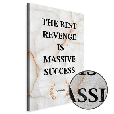 Schuin productaanzicht van The best revenge is massive. Het motief loopt door over de randen van het canvas. Een ronde detailopname toont het reliëf van het geloppervlak.