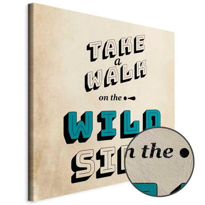 Schuin productaanzicht van Take walk on the wild side. Het motief loopt door over de randen van het canvas. Een ronde detailopname toont het reliëf van het geloppervlak.