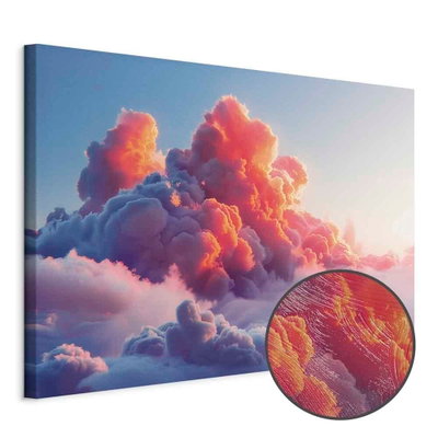 Schuin productaanzicht van Twilight spectacle clouds in. Het motief loopt door over de randen van het canvas. Een ronde detailopname toont het reliëf van het geloppervlak.