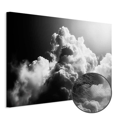 Schuin productaanzicht van Clouds like from dreams let. Het motief loopt door over de randen van het canvas. Een ronde detailopname toont het reliëf van het geloppervlak.