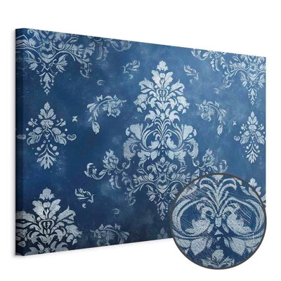 Schuin productaanzicht van Retro ornament decorative. Het motief loopt door over de randen van het canvas. Een ronde detailopname toont het reliëf van het geloppervlak.