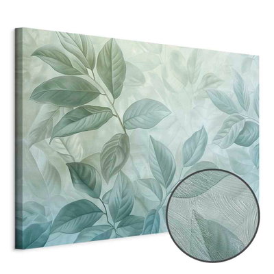 Schuin productaanzicht van Large leaves in shades of. Het motief loopt door over de randen van het canvas. Een ronde detailopname toont het reliëf van het geloppervlak.