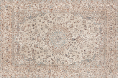 Vooraanzicht van Sand carpet - worn persian. De volledige gedrukte compositie is te zien zonder het schuine productaanzicht of de detailopname van het geloppervlak.
