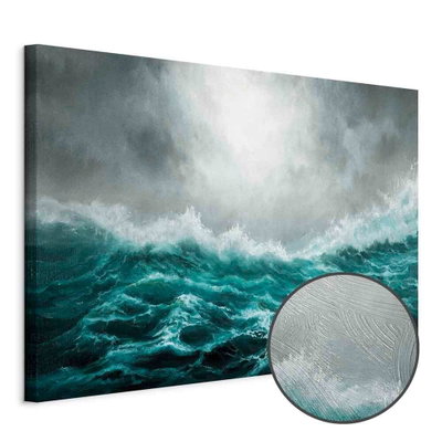 Schuin productaanzicht van Restless ocean wide. Het motief loopt door over de randen van het canvas. Een ronde detailopname toont het reliëf van het geloppervlak.