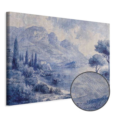 Schuin productaanzicht van Blue bay - italian landscape. Het motief loopt door over de randen van het canvas. Een ronde detailopname toont het reliëf van het geloppervlak.