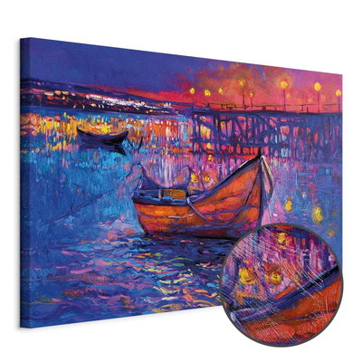 Schuin productaanzicht van Modern impressionism - night. Het motief loopt door over de randen van het canvas. Een ronde detailopname toont het reliëf van het geloppervlak.