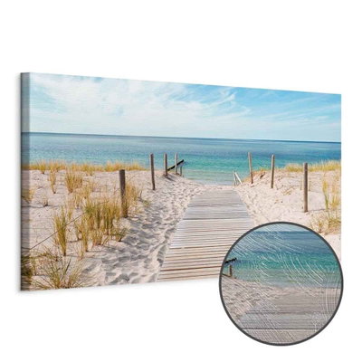 Schuin productaanzicht van The silence of the sea. Het motief loopt door over de randen van het canvas. Een ronde detailopname toont het reliëf van het geloppervlak.