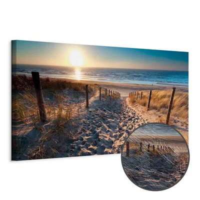Schuin productaanzicht van Sunset path. Het motief loopt door over de randen van het canvas. Een ronde detailopname toont het reliëf van het geloppervlak.