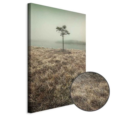 Schuin productaanzicht van At the lake shore. Het motief loopt door over de randen van het canvas. Een ronde detailopname toont het reliëf van het geloppervlak.