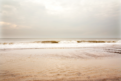 Vooraanzicht van Sea after storm wide. De volledige gedrukte compositie is te zien zonder het schuine productaanzicht of de detailopname van het geloppervlak.