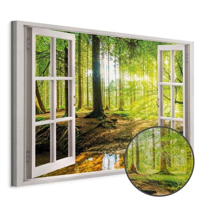 Schuin productaanzicht van Window view on forest. Het motief loopt door over de randen van het canvas. Een ronde detailopname toont het reliëf van het geloppervlak.