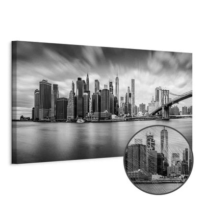 Schuin productaanzicht van New york stylish city. Het motief loopt door over de randen van het canvas. Een ronde detailopname toont het reliëf van het geloppervlak.