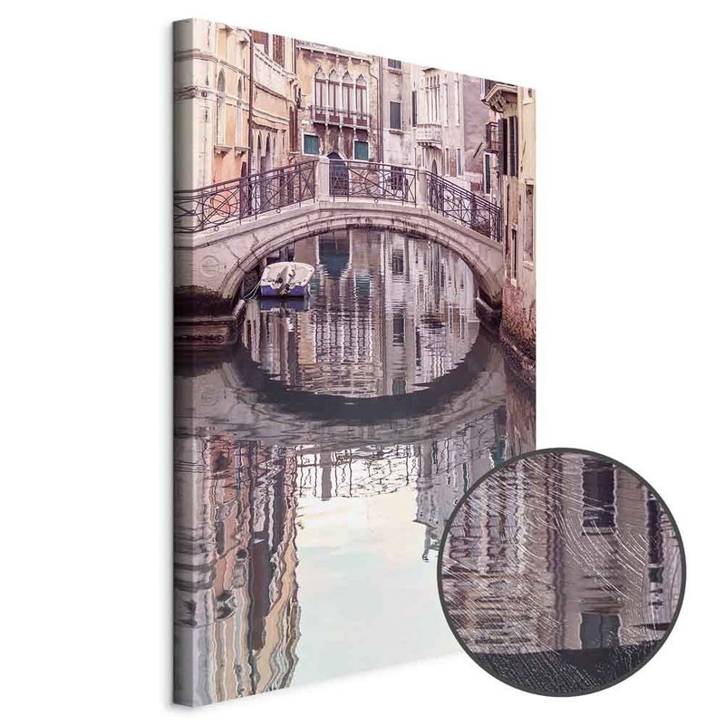 Produktvy av Noon in venice. En rund detaljförstoring visar den strukturerade gelytan.