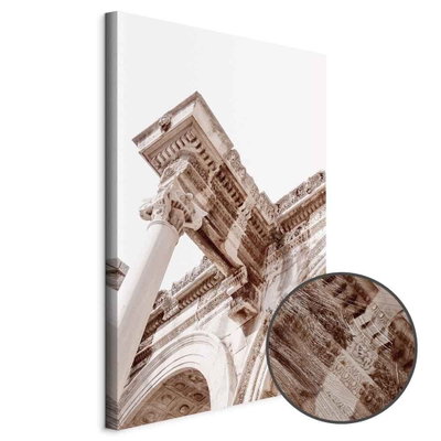 Schuin productaanzicht van Temple of hadrian. Het motief loopt door over de randen van het canvas. Een ronde detailopname toont het reliëf van het geloppervlak.