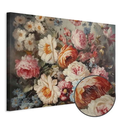 Schuin productaanzicht van The scent of garden flowers. Het motief loopt door over de randen van het canvas. Een ronde detailopname toont het reliëf van het geloppervlak.