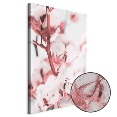 Schuin productaanzicht van Blooming cotton. Het motief loopt door over de randen van het canvas. Een ronde detailopname toont het reliëf van het geloppervlak.