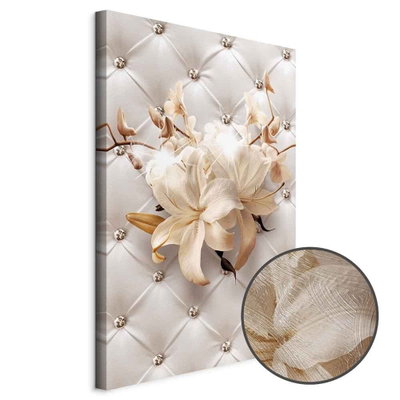 Schuin productaanzicht van Diamond lilies. Het motief loopt door over de randen van het canvas. Een ronde detailopname toont het reliëf van het geloppervlak.