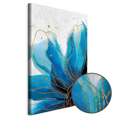 Schuin productaanzicht van Enchanted flower. Het motief loopt door over de randen van het canvas. Een ronde detailopname toont het reliëf van het geloppervlak.