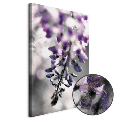 Schuin productaanzicht van Violet ringtones. Het motief loopt door over de randen van het canvas. Een ronde detailopname toont het reliëf van het geloppervlak.