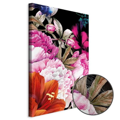 Schuin productaanzicht van Smell of summer. Het motief loopt door over de randen van het canvas. Een ronde detailopname toont het reliëf van het geloppervlak.
