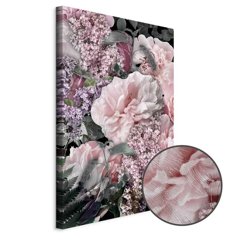 Produktvy av Among flowers - blooming. En rund detaljförstoring visar den strukturerade gelytan.