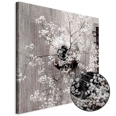 Schuin productaanzicht van Dried flowers. Het motief loopt door over de randen van het canvas. Een ronde detailopname toont het reliëf van het geloppervlak.