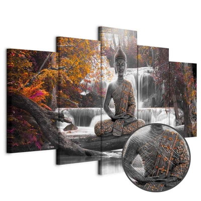 Schuin productaanzicht van Autumn buddha. De 5 canvasdelen vormen samen één compositie. Een ronde detailopname toont het reliëf van het geloppervlak.