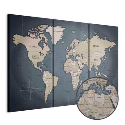 Schuin productaanzicht van Anthracitic world. De 3 canvasdelen vormen samen één compositie. Een ronde detailopname toont het reliëf van het geloppervlak.