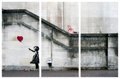 Vooraanzicht van Girl with a balloon by. De volledige gedrukte compositie is te zien op 3 canvasdelen met zichtbare tussenruimten.