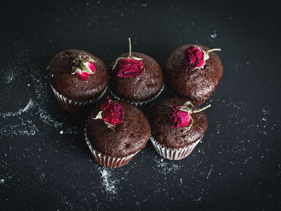 Ljuddämpande tavla - Chocolate muffins with roses