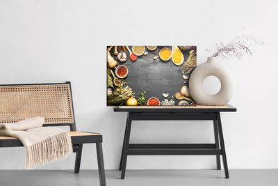 Ljuddämpande tavla - Table with herbs and spices