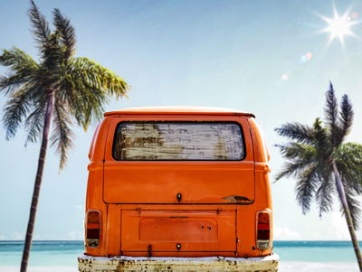 Ljuddämpande tavla - Retro car between palm trees