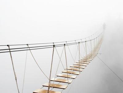 Ljuddämpande tavla - Hanging bridge in the fog