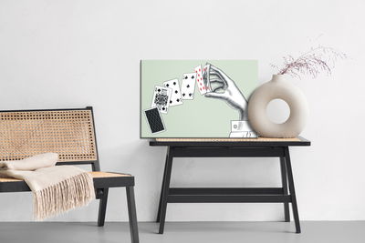 Ljuddämpande tavla - Woman's hand with a deck of